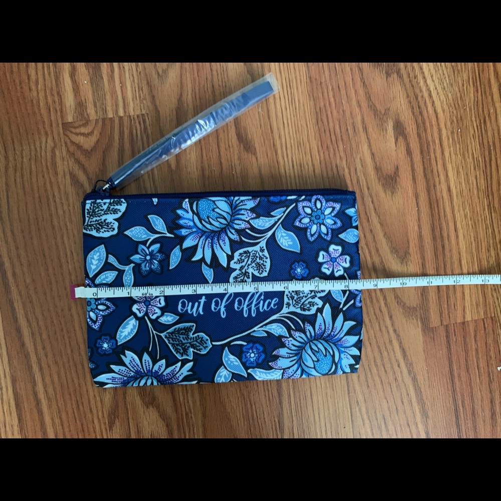 NWT Vera Bradley wristlet - tropics tapestry